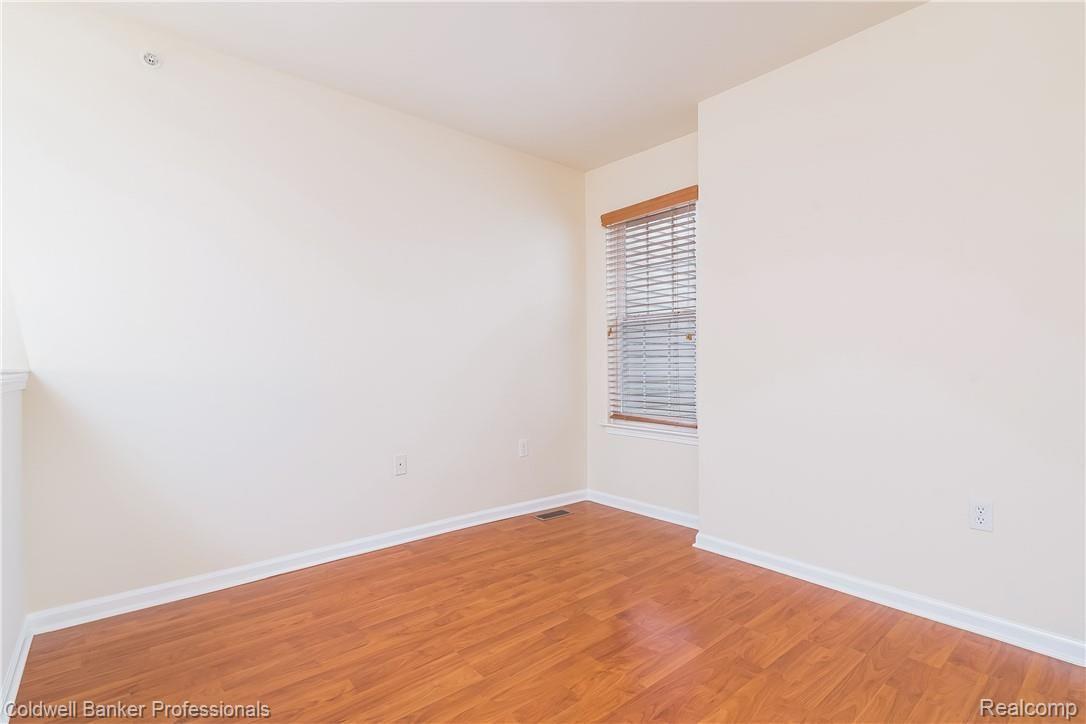 702 Cherry Orchard Road Canton, MI 48188 - Photo 22 of 31 Open Loft/Office Space Window