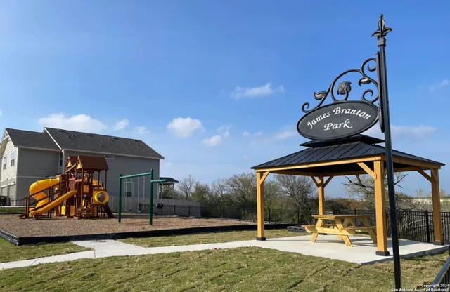 $1,450 | 10206 Lynwood Villiage, Unit 102, San Antonio, TX 78245