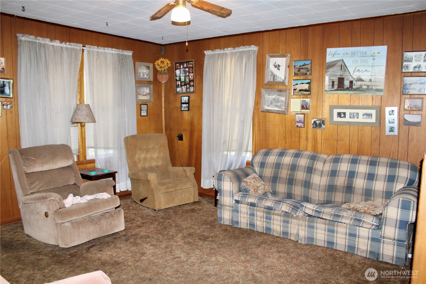 640 Highland Loop Road Kettle Falls, WA 99141 - Photo 15 of 38 a living room with furniture and a window