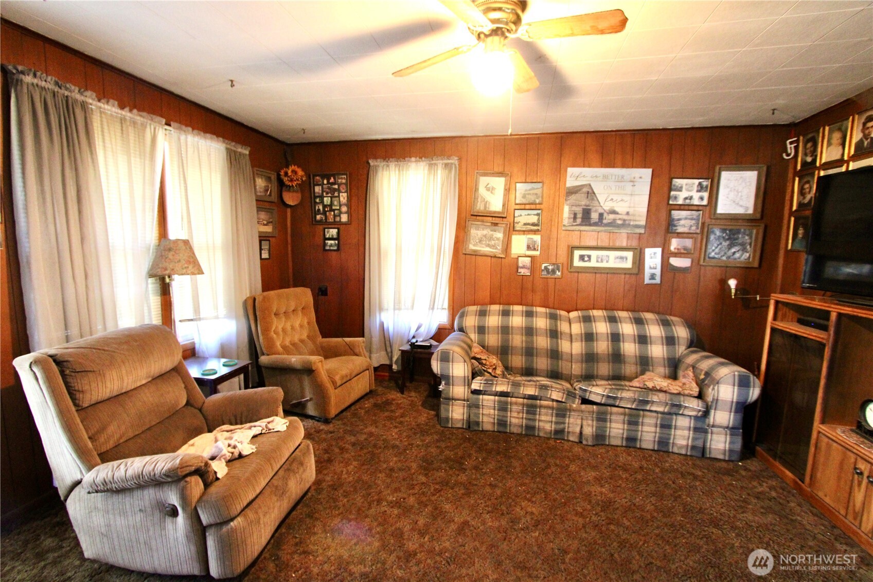 640 Highland Loop Road Kettle Falls, WA 99141 - Photo 16 of 38 a bedroom with furniture and a flat screen tv