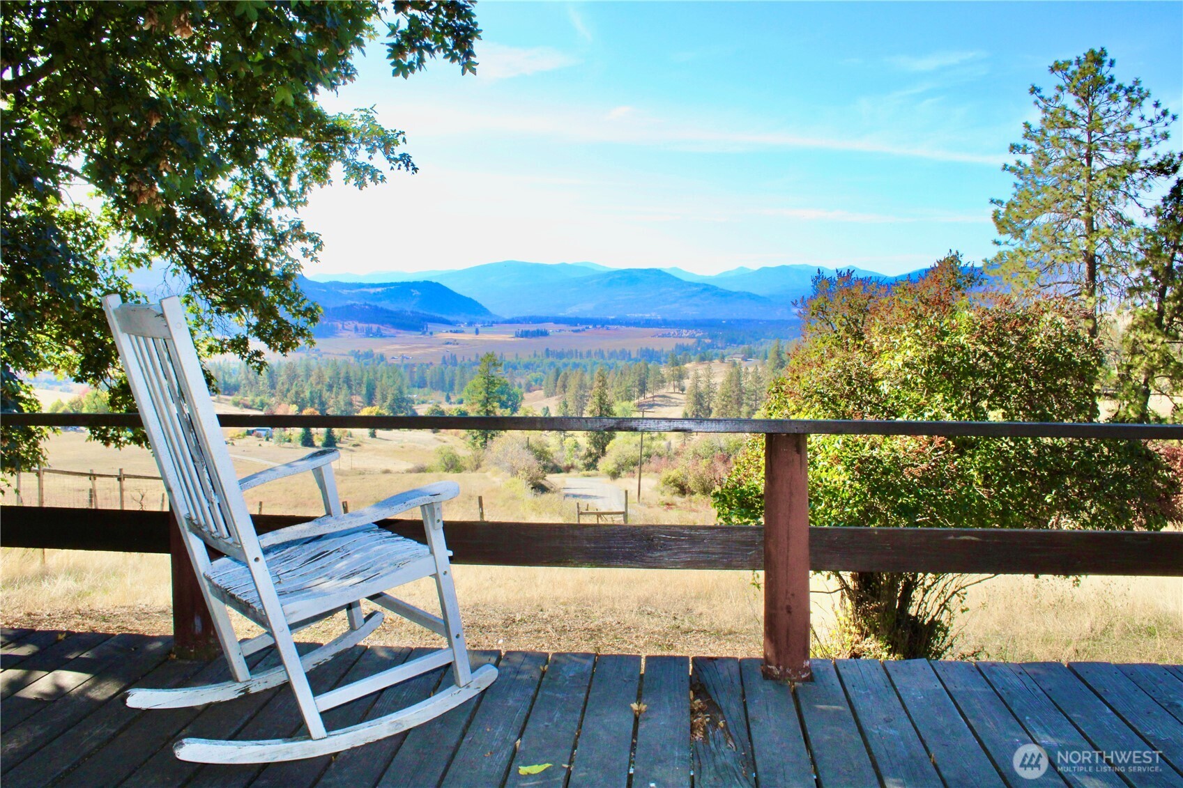 640 Highland Loop Road Kettle Falls, WA 99141 - Photo 6 of 38 a view of sitting area with furniture