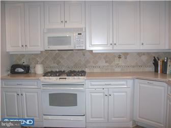716 Ripley Street Philadelphia, PA 19111 - Photo 6 of 12 Kitchen