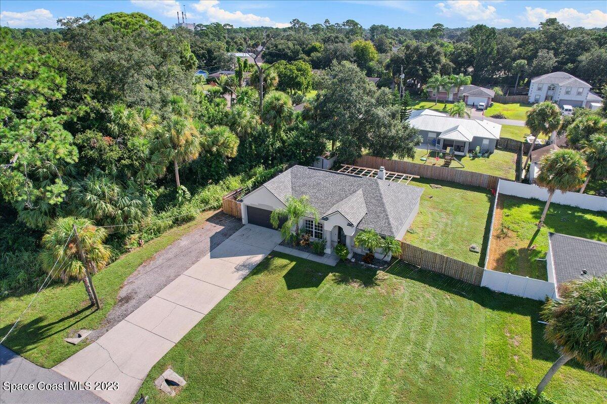 6949 Boston Road Cocoa, FL 32927 - Photo 25 of 33 a view of an outdoor sitting area