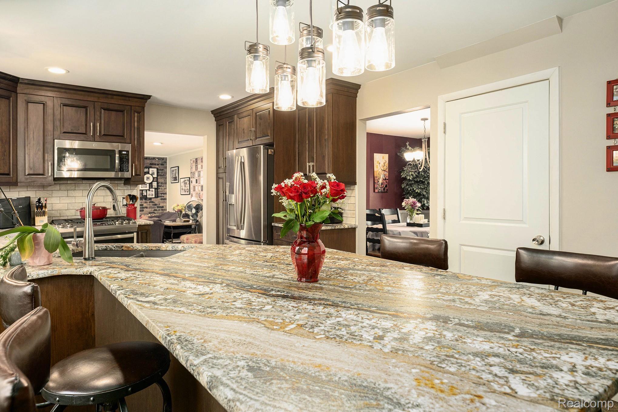 35546 Springvale Street Farmington, MI 48331 - Photo 16 of 39 KITCHEN