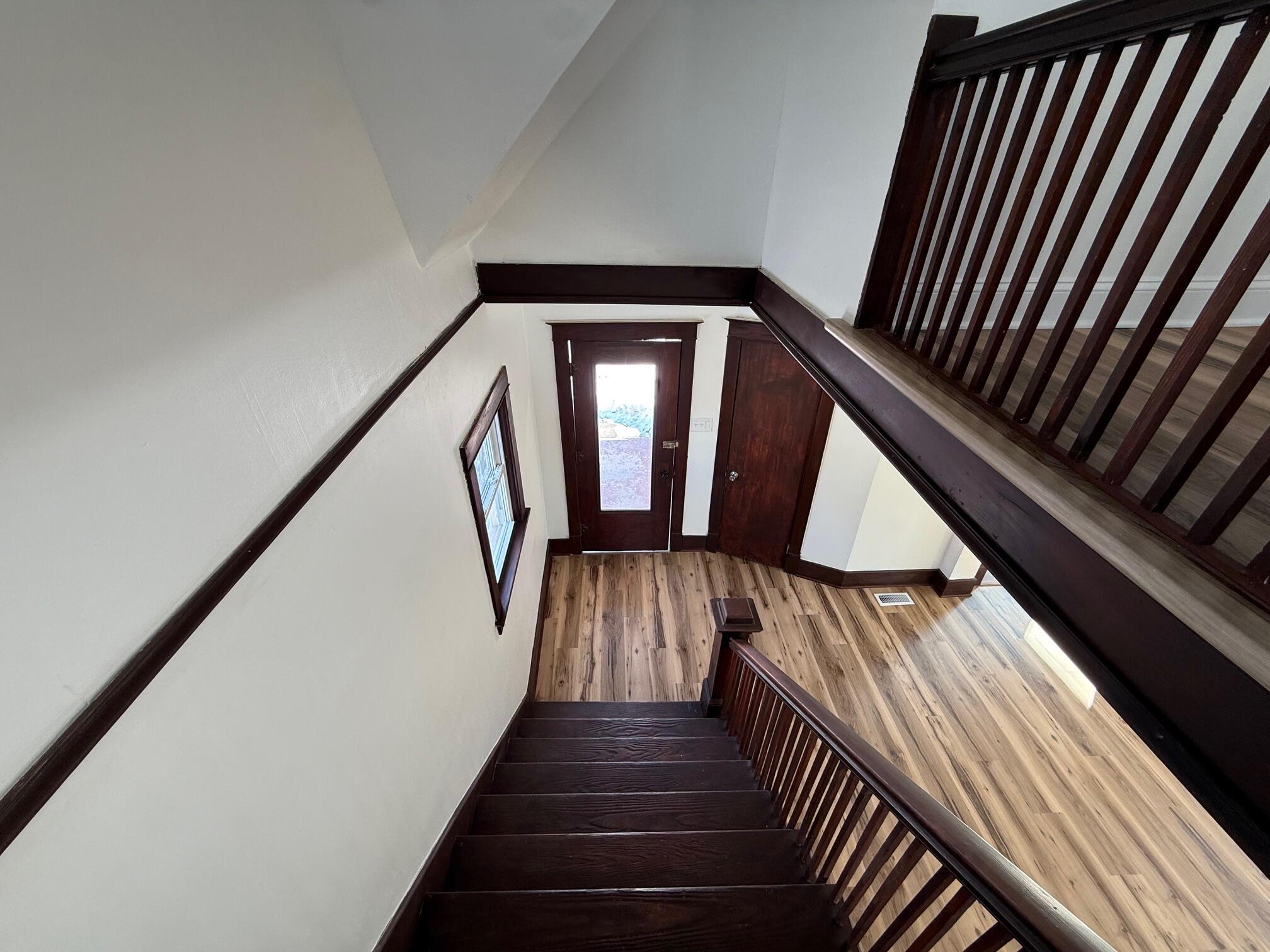 421 Lewis Street Belding, MI 48809 - Photo 3 of 30 IMG_6871