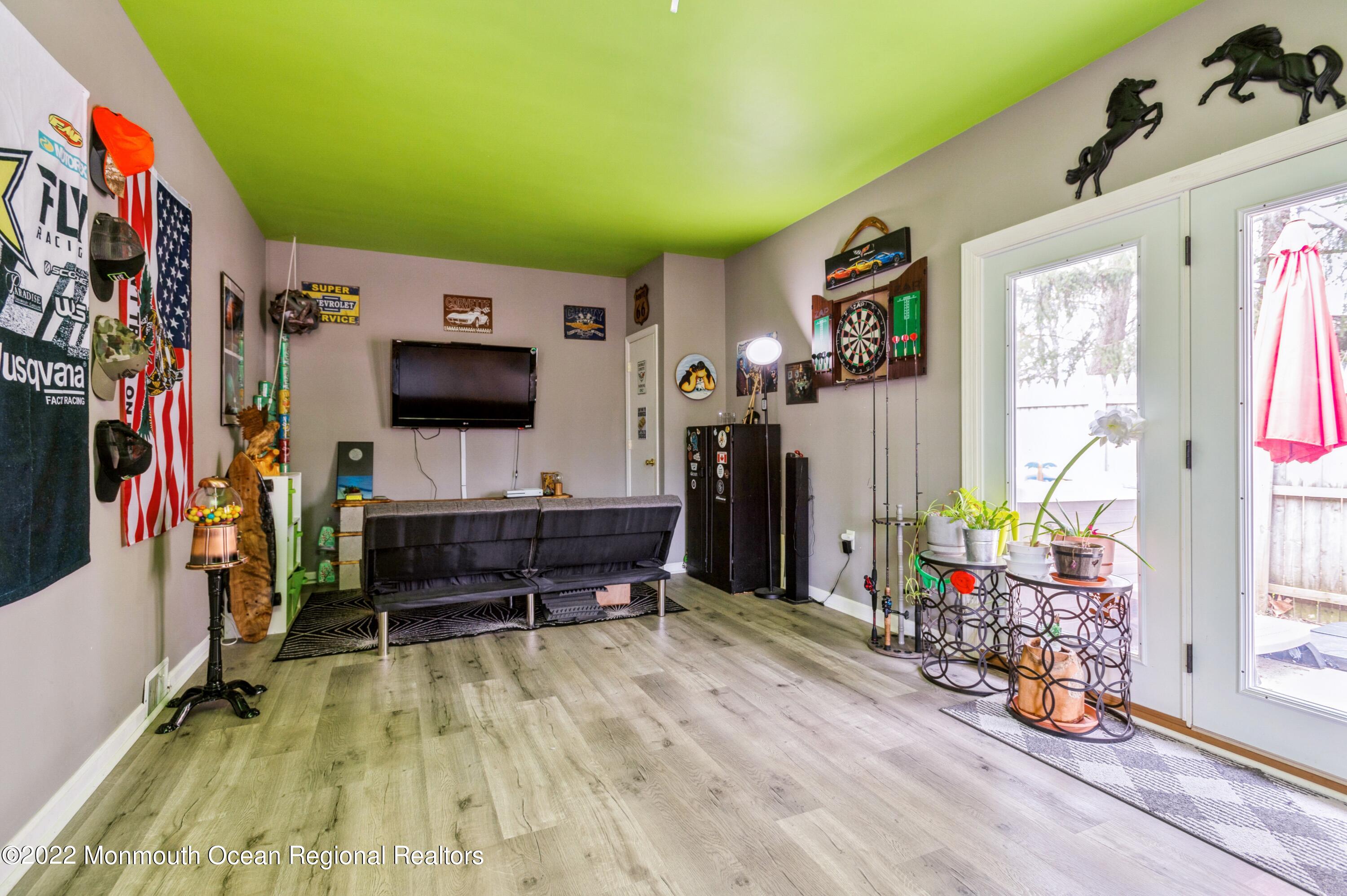 422 East Millstream Road Cream Ridge, NJ 08514 - Photo 12 of 21 12_422EMillstreamRoad_3001_FamilyRoom_Hi