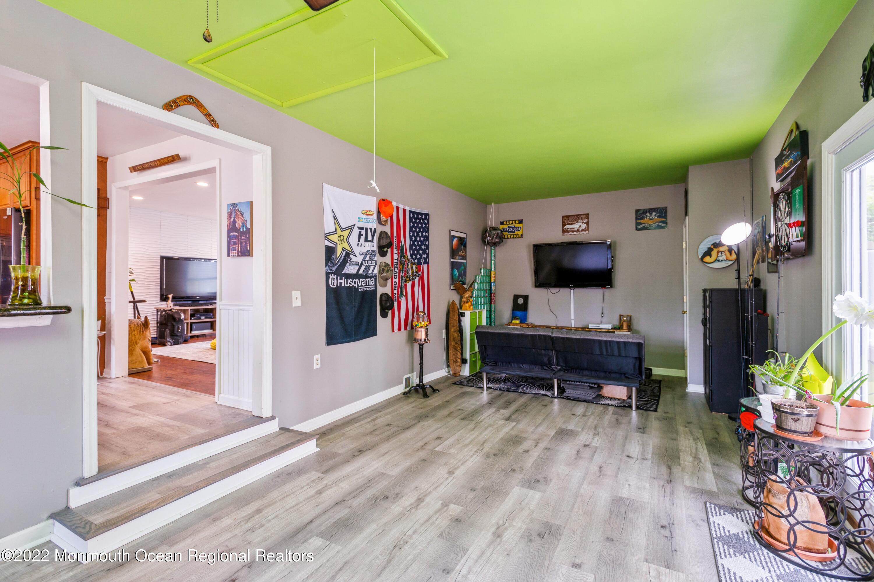 422 East Millstream Road Cream Ridge, NJ 08514 - Photo 13 of 21 13_422EMillstreamRoad_3002_FamilyRoom_Hi
