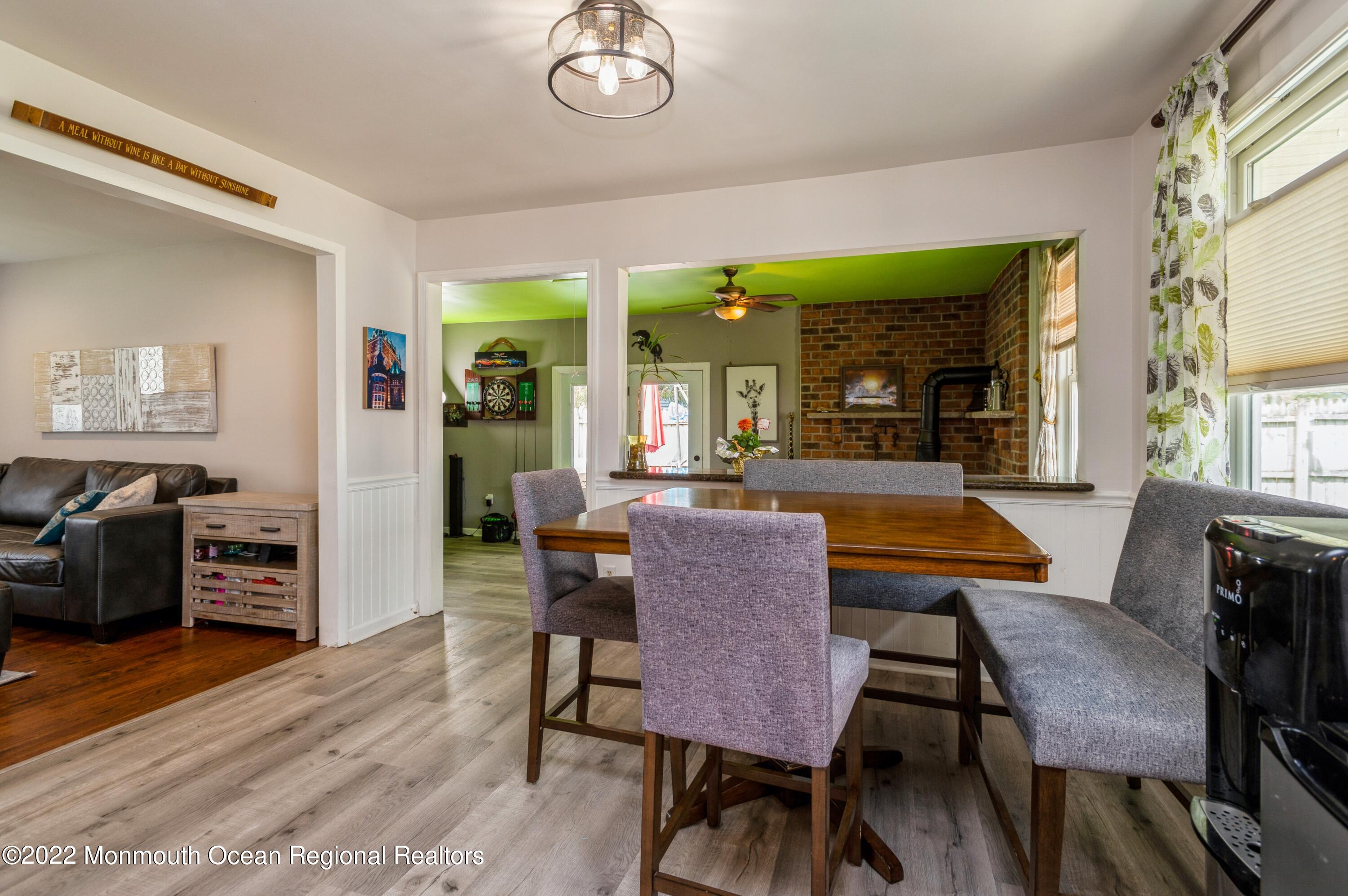 422 East Millstream Road Cream Ridge, NJ 08514 - Photo 10 of 21 10_422EMillstreamRoad_369001_DiningRoom_