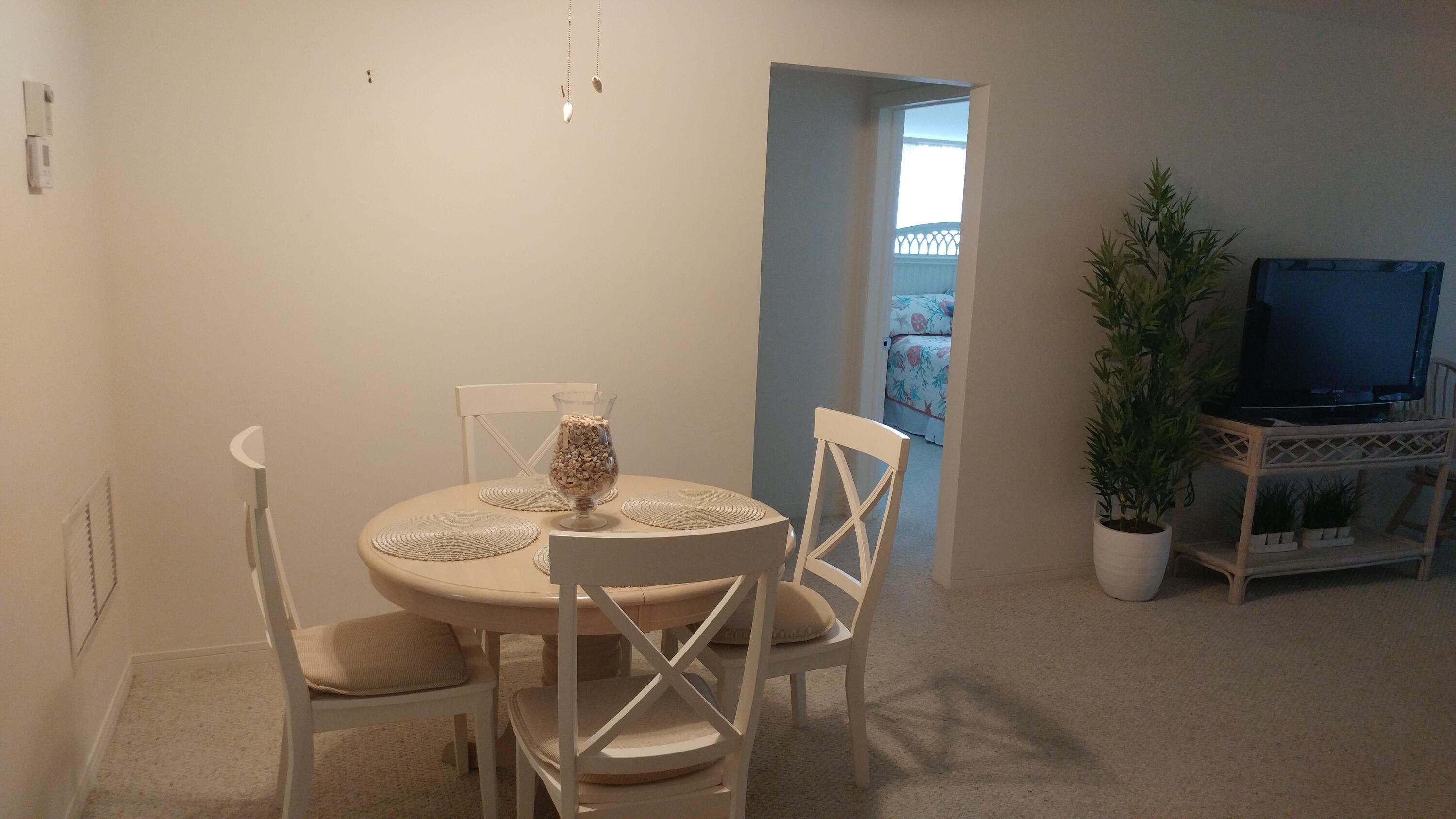 207 Westwood Avenue, Unit G Tequesta, FL 33469 - Photo 11 of 25 Dining area