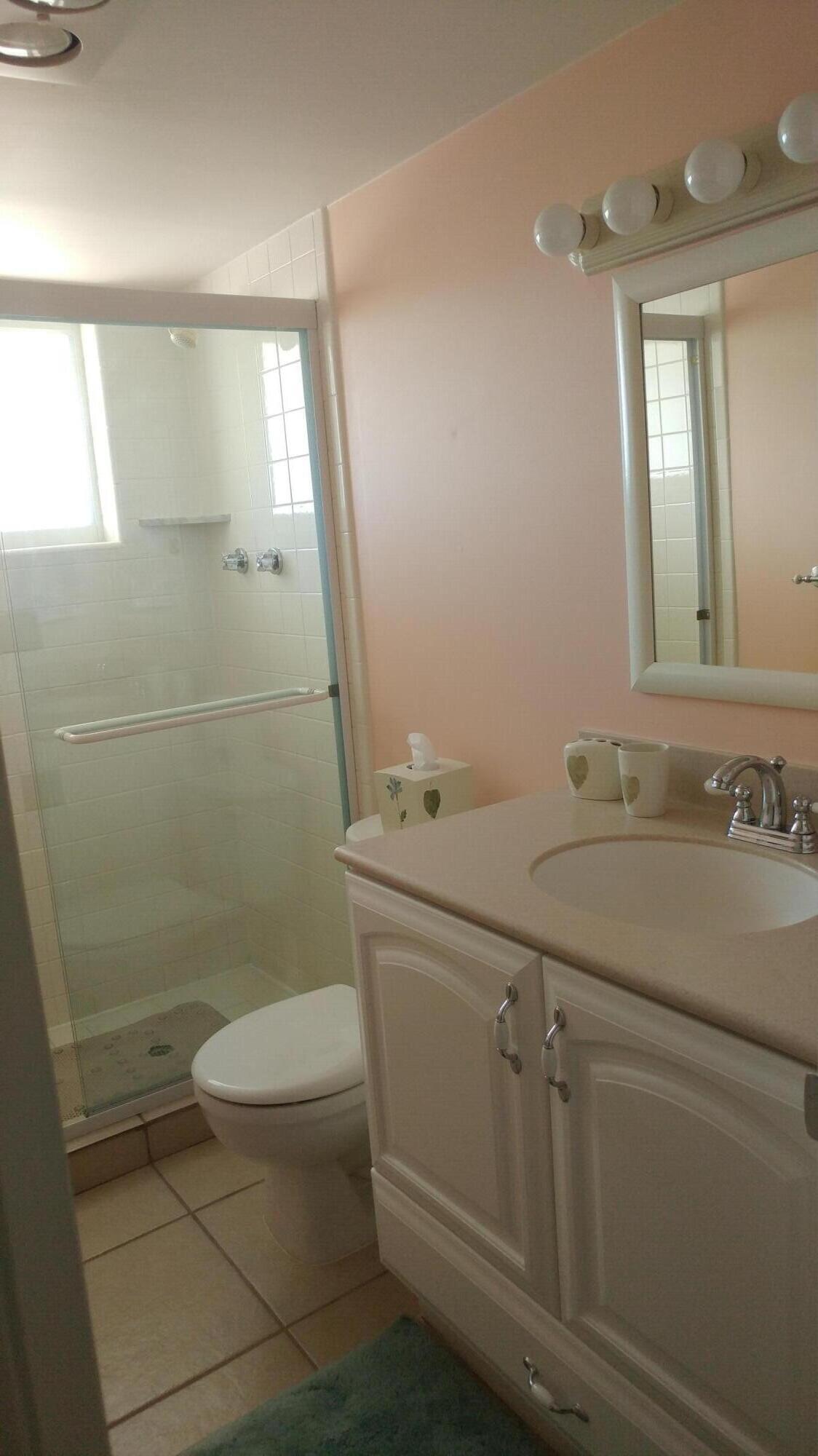 207 Westwood Avenue, Unit G Tequesta, FL 33469 - Photo 7 of 25 Bath with shower