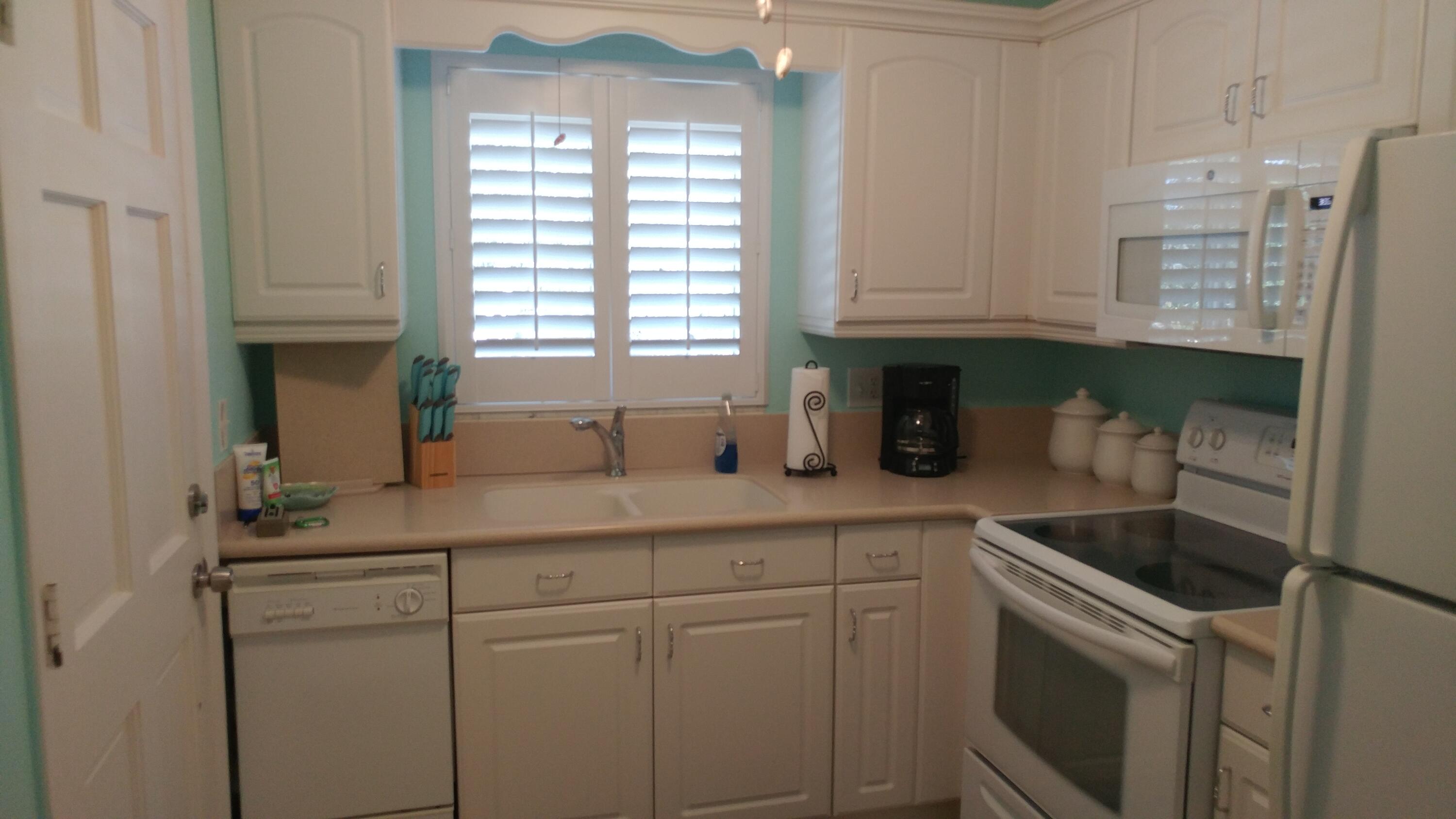 207 Westwood Avenue, Unit G Tequesta, FL 33469 - Photo 8 of 25 Kitchen