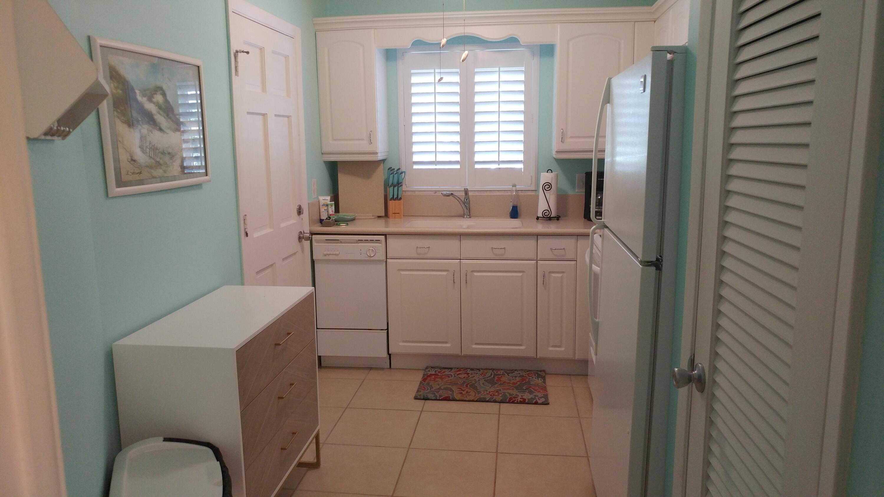 207 Westwood Avenue, Unit G Tequesta, FL 33469 - Photo 9 of 25 Kitchen