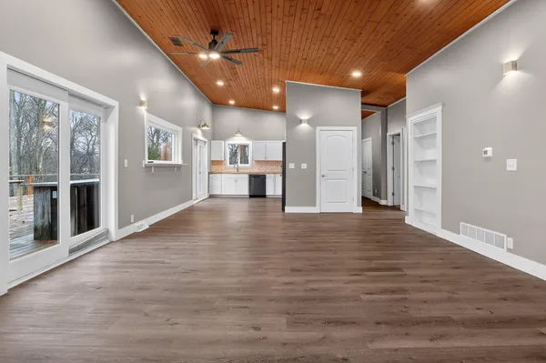 $379,900 | 7946 Wright Road, Niles, MI 49120