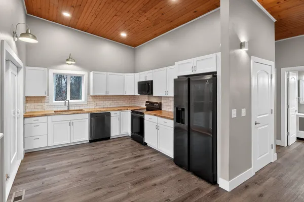 $379,900 | 7946 Wright Road, Niles, MI 49120