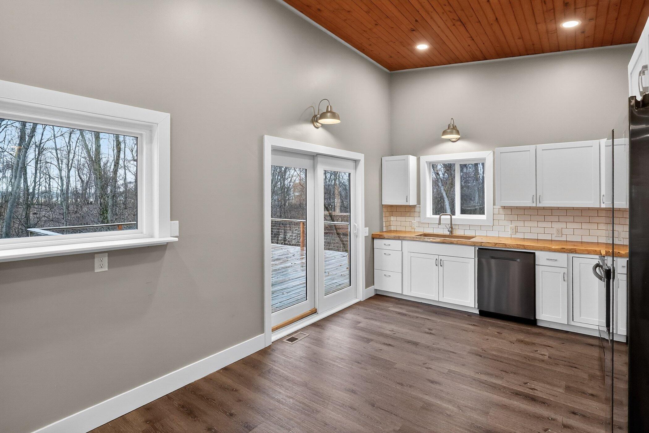 7946 Wright Road Niles, MI 49120 - Photo 16 of 47 7946 Wright Rd Niles-Windowstill 19