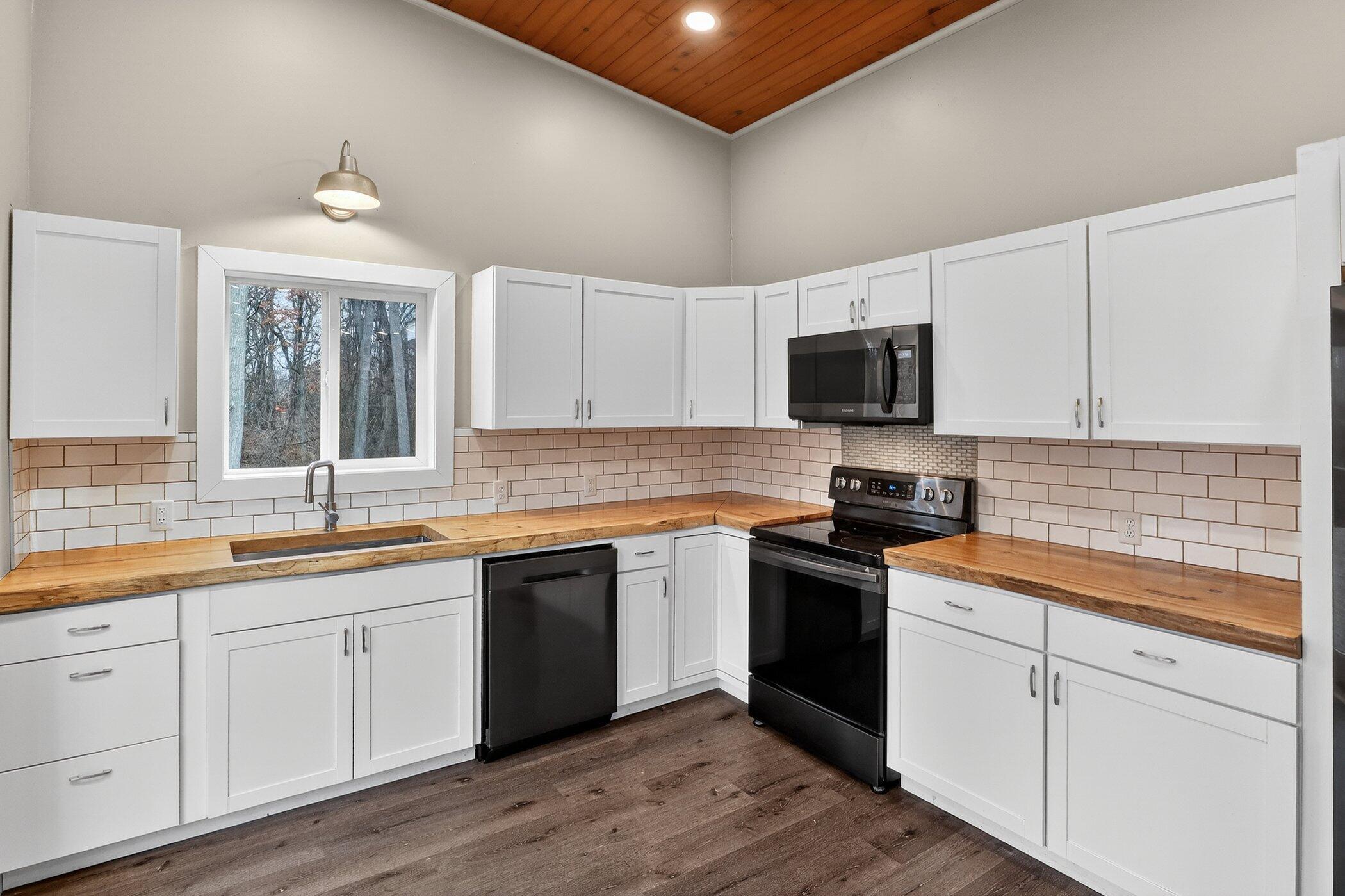 7946 Wright Road Niles, MI 49120 - Photo 18 of 47 7946 Wright Rd Niles-Windowstill 21