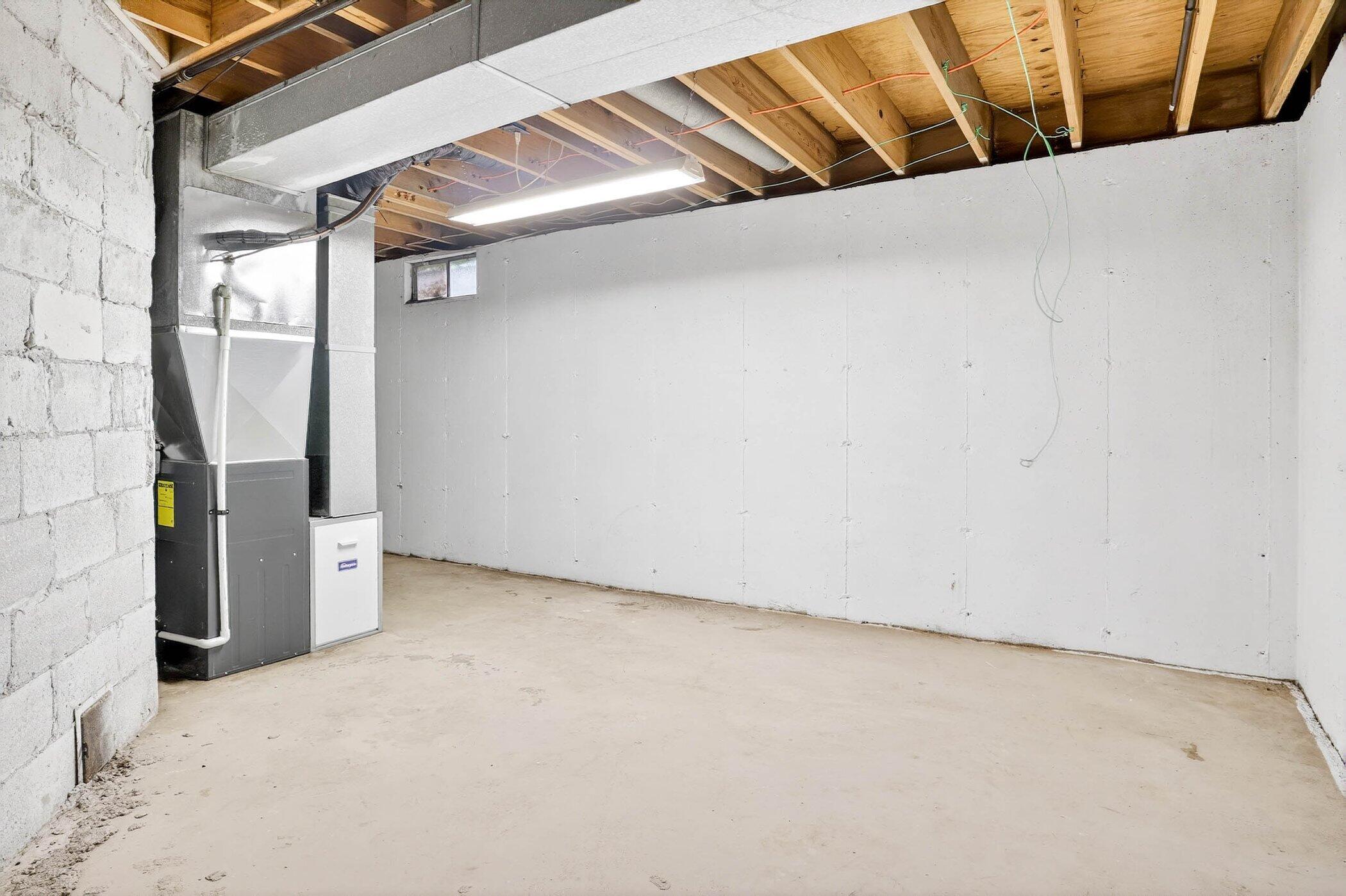 7946 Wright Road Niles, MI 49120 - Photo 32 of 47 7946-Wright-Rd-WindowStill-4