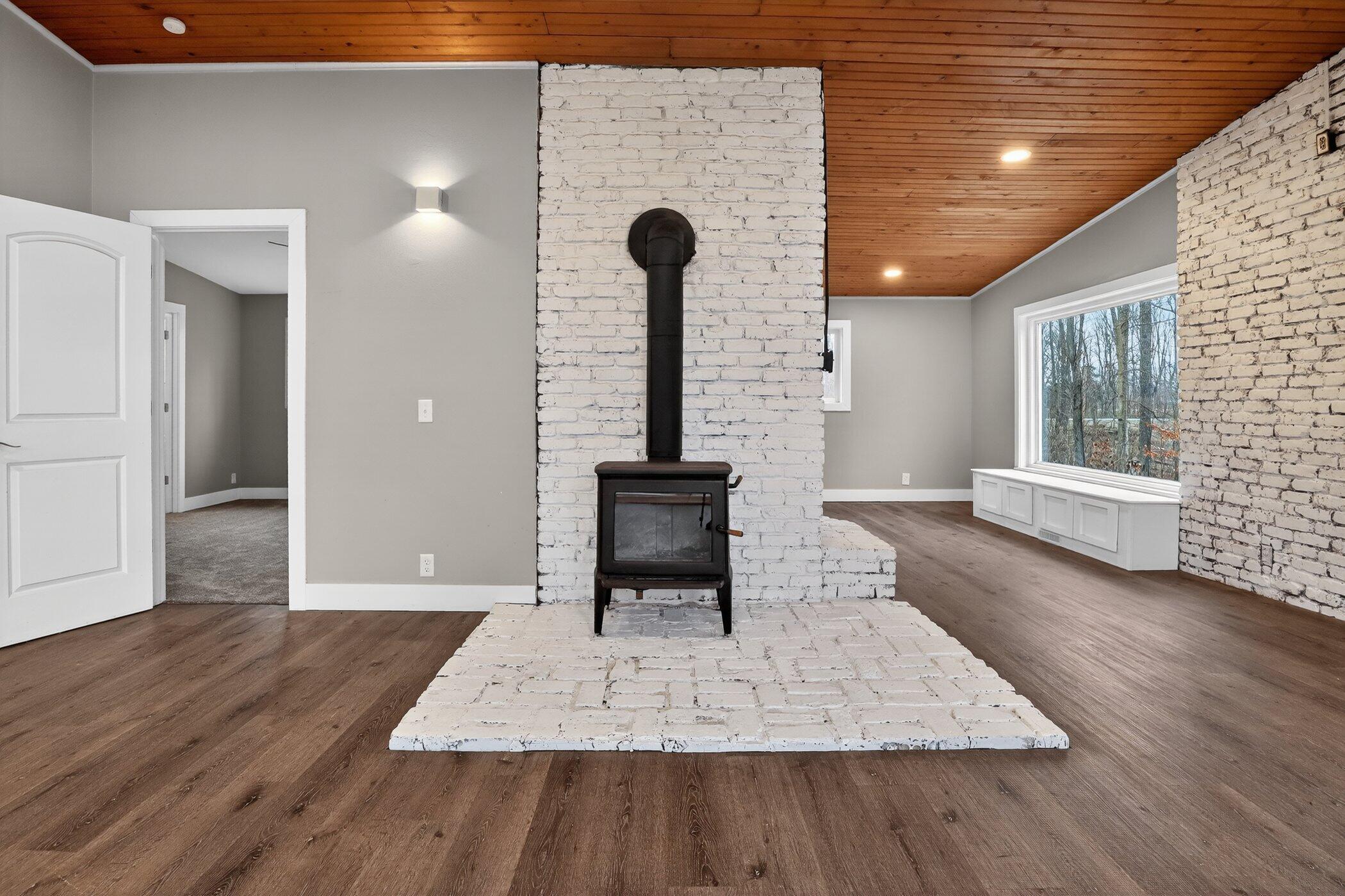 7946 Wright Road Niles, MI 49120 - Photo 8 of 47 7946 Wright Rd Niles-Windowstill 10