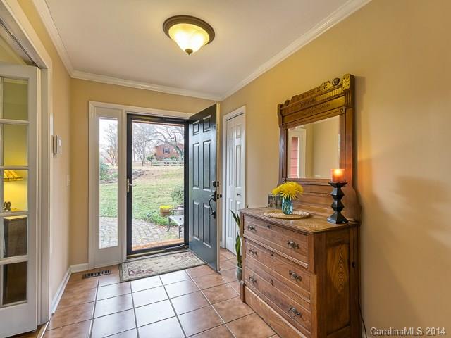 8212 Tuckalake Road Charlotte, NC 28215 - Photo 3 of 20 Gallery Image 3