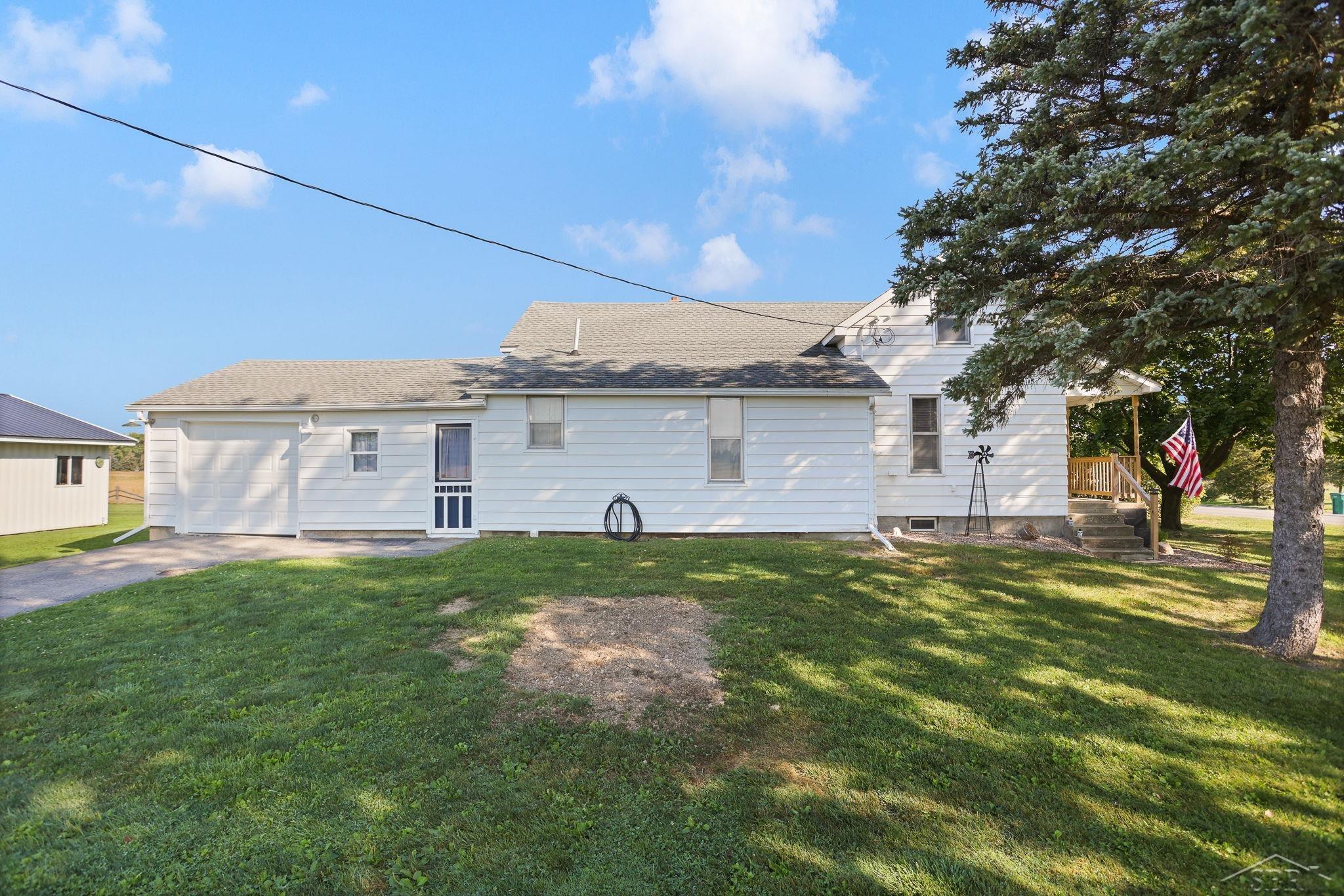 891 North Delaney Road Owosso, MI 48867 - Photo 26 of 32 50156033-e51d7452-50d3-498e-b86d-ef8bbe131507.JPG