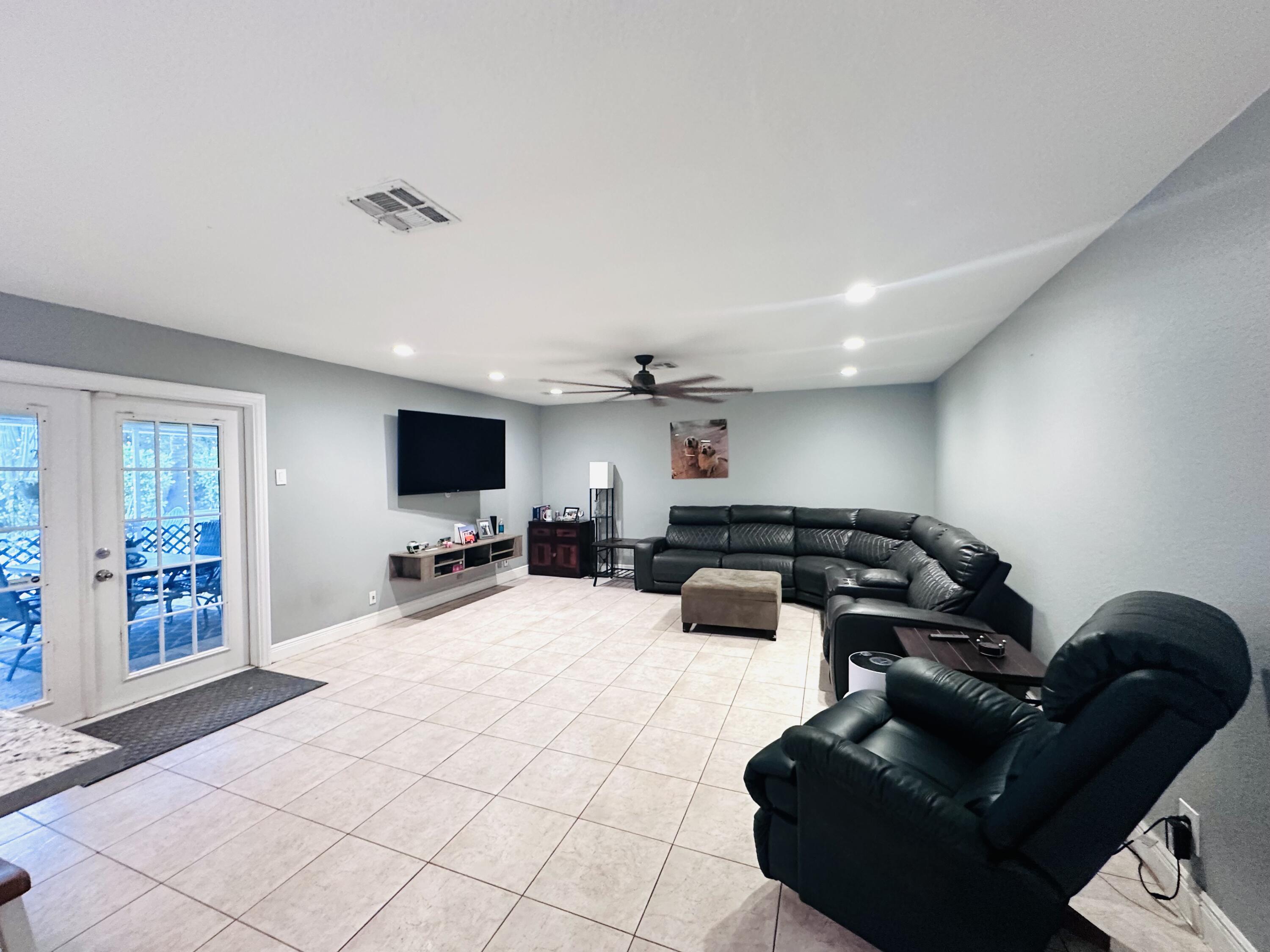 4540 Mathis Street Lake Worth, FL 33461 - Photo 12 of 40 IMG_8852