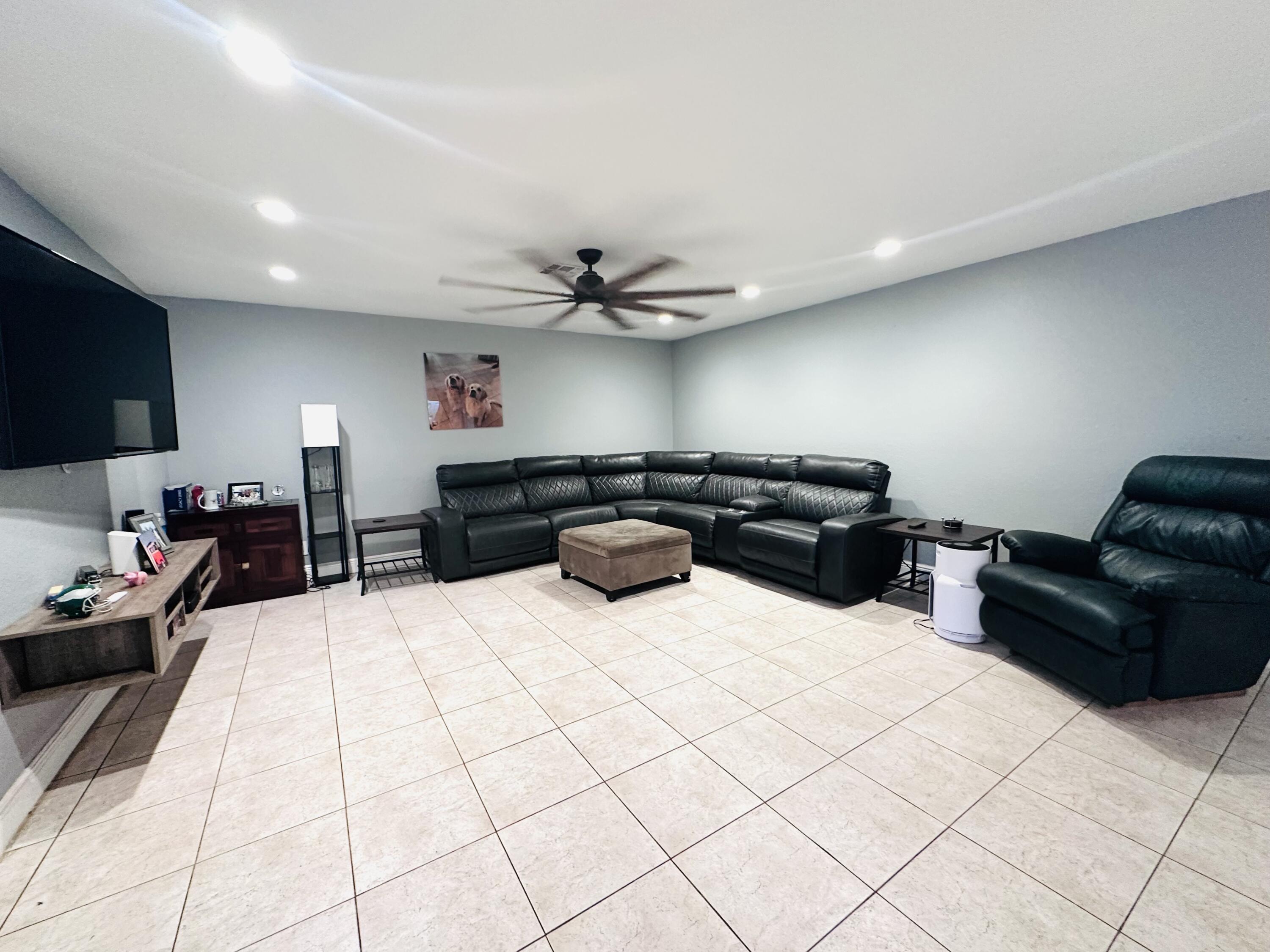 4540 Mathis Street Lake Worth, FL 33461 - Photo 13 of 40 IMG_8853