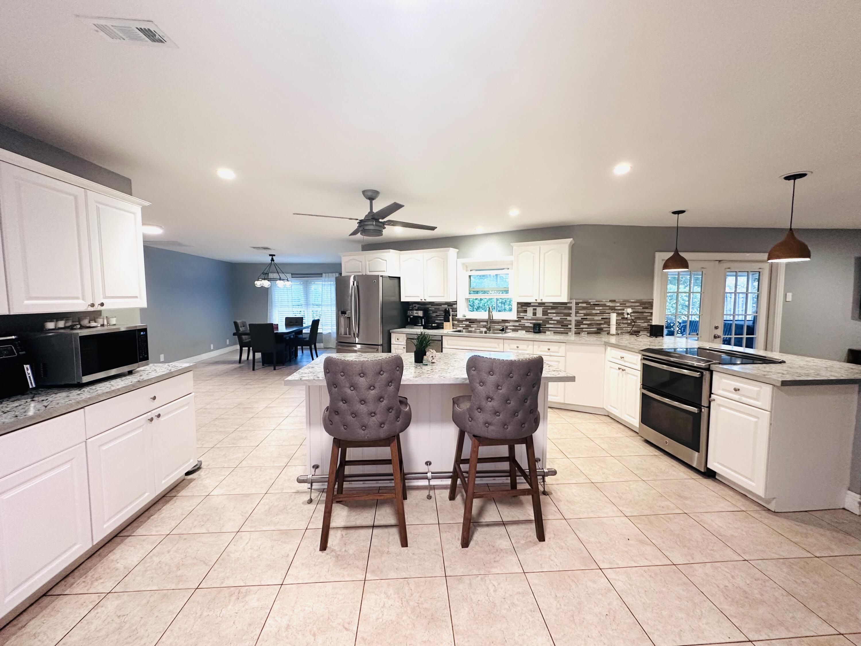 4540 Mathis Street Lake Worth, FL 33461 - Photo 4 of 40 IMG_8860