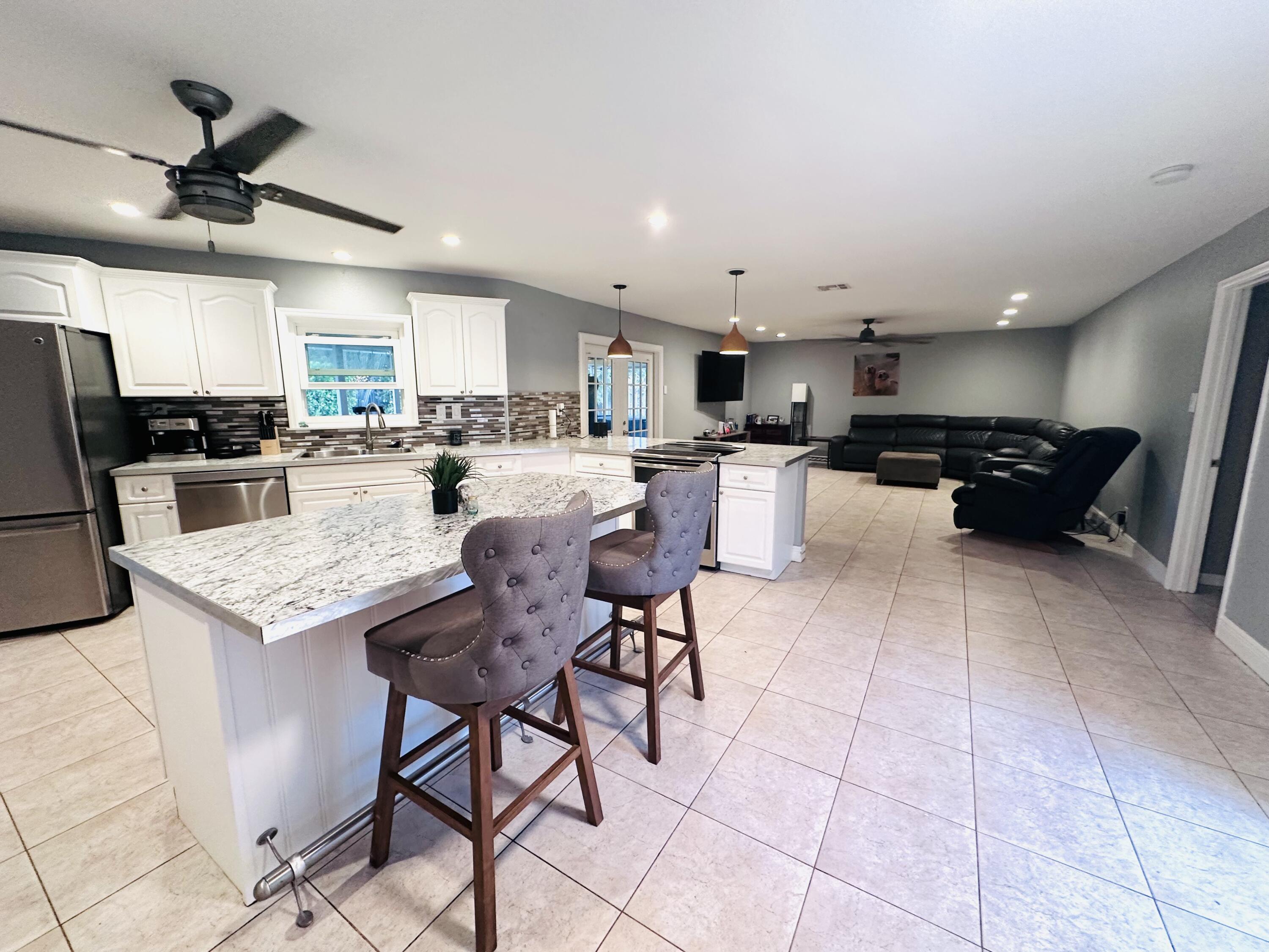 4540 Mathis Street Lake Worth, FL 33461 - Photo 6 of 40 IMG_8854