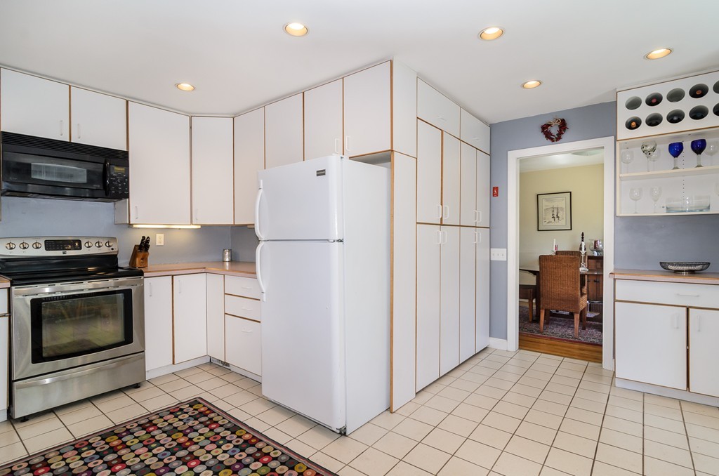 10 Retrop Road Natick, MA 01760 - Photo 6 of 24 Gallery Image 6