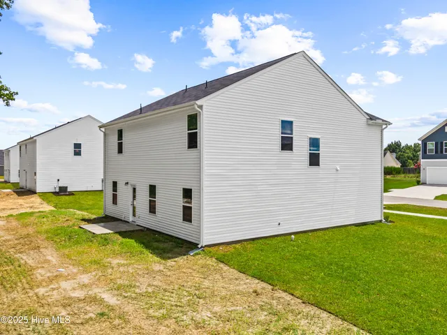 $356,060 | 623 South Squires Run Lane, Richlands, NC 28574