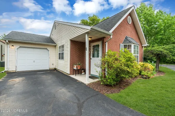 $399,000 | 7 Kingston Close, Unit 1000, Freehold, NJ 07728