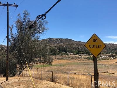 27475 Cornell Street Hemet, CA 92544 - Photo 14 of 19 a view of a park with a snow on the road