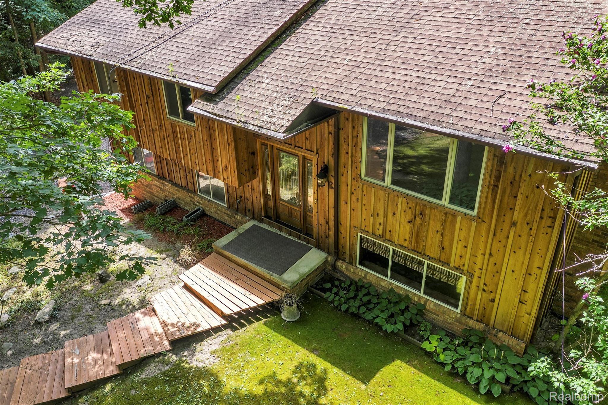 5112 Bradley Road Gregory, MI 48137 - Photo 7 of 47 5112-Bradley-Rd-Gregory-windowstill-5.jpg