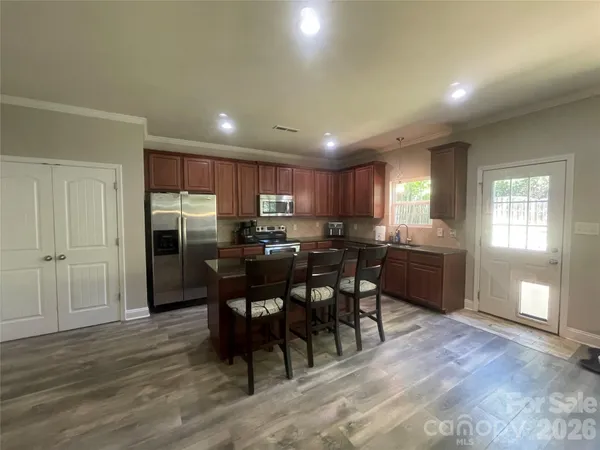 $469,900 | 5602 Falkland Lane, Matthews, NC 28104