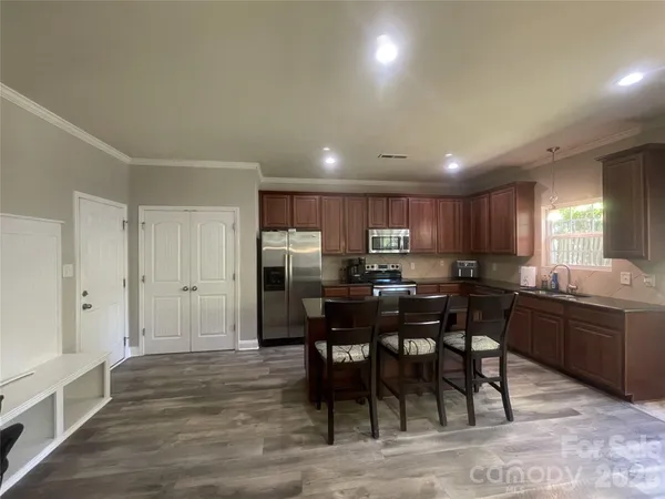$469,900 | 5602 Falkland Lane, Matthews, NC 28104