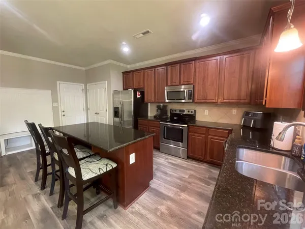 $469,900 | 5602 Falkland Lane, Matthews, NC 28104