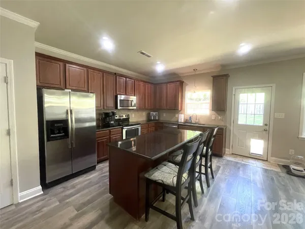 $469,900 | 5602 Falkland Lane, Matthews, NC 28104