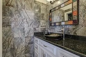 $1,100,000 | 135 1st Street, Dickinson, TX 77539