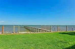 $1,100,000 | 135 1st Street, Dickinson, TX 77539