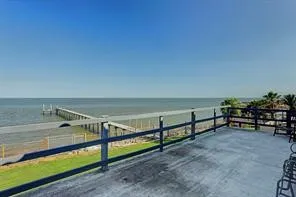 $1,100,000 | 135 1st Street, Dickinson, TX 77539