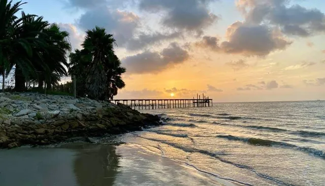 $1,100,000 | 135 1st Street, Dickinson, TX 77539