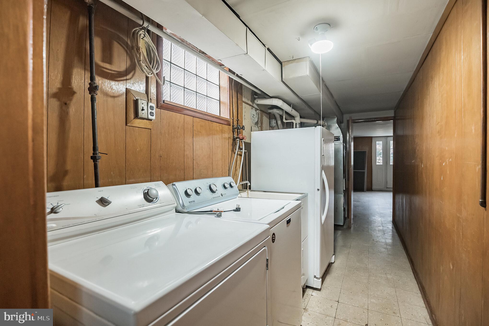 130 Ridgefield Road Philadelphia, PA 19154 - Photo 18 of 20 Laundry room w/extra full size fridge