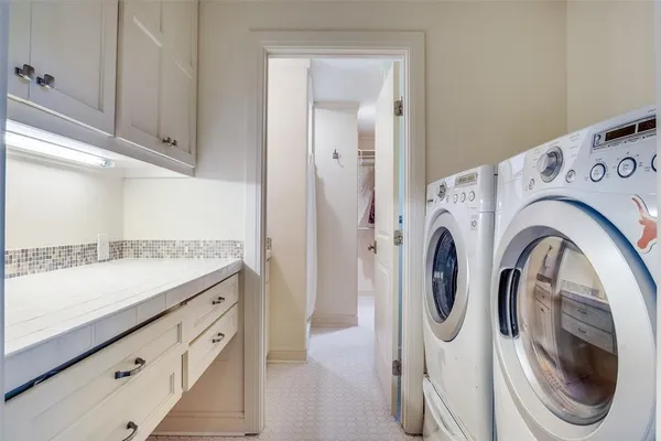 a view of bathroom with washer and dryer