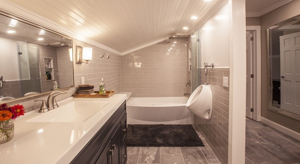 295 Stumpfield Road Hopkinton, NH 03229 - Photo 23 of 36 a bathroom with a tub sink and mirror