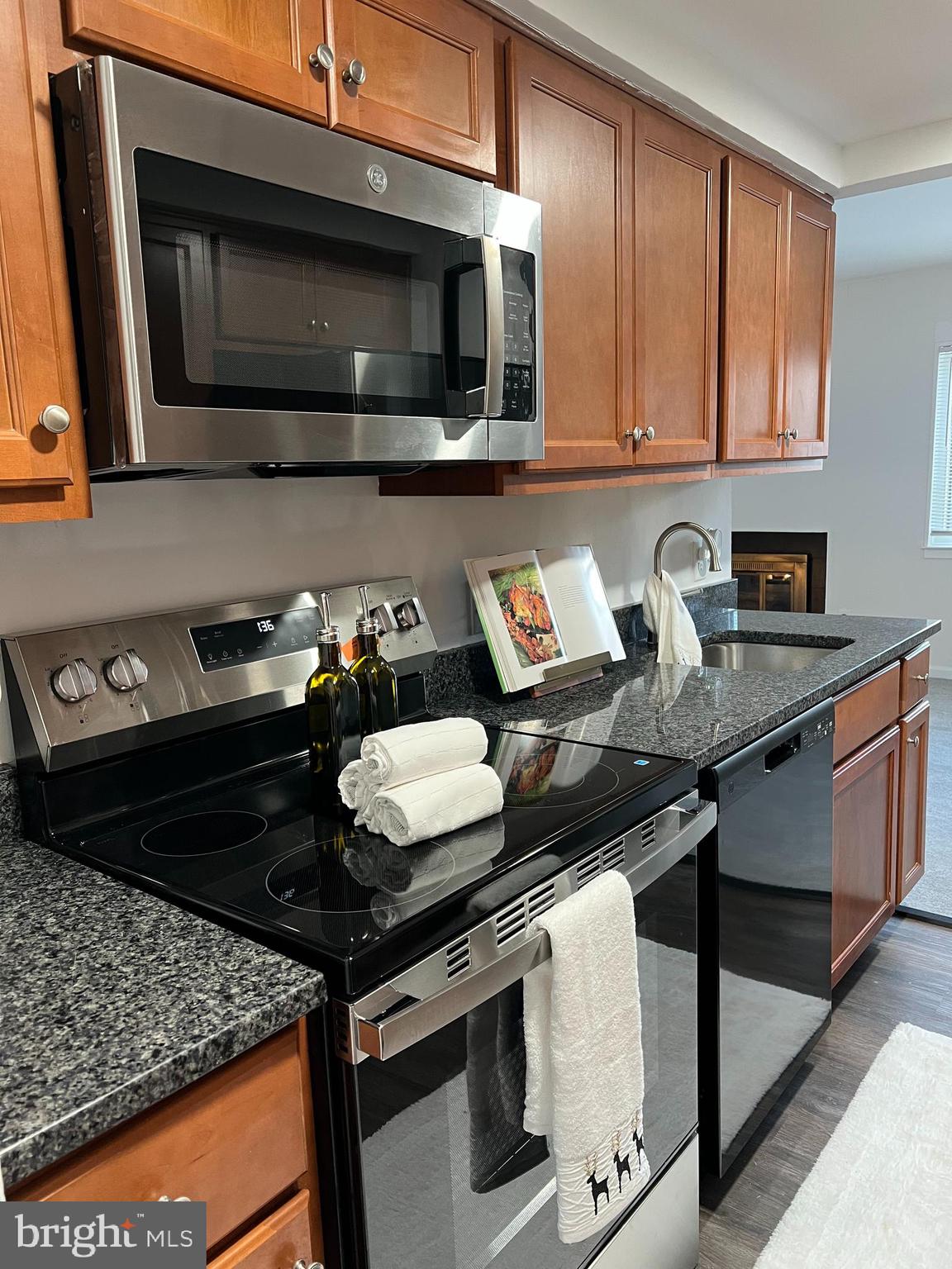 1546 Scandia Circle Reston, VA 20190 - Photo 12 of 24 a kitchen with stainless steel appliances granite countertop a stove and a microwave