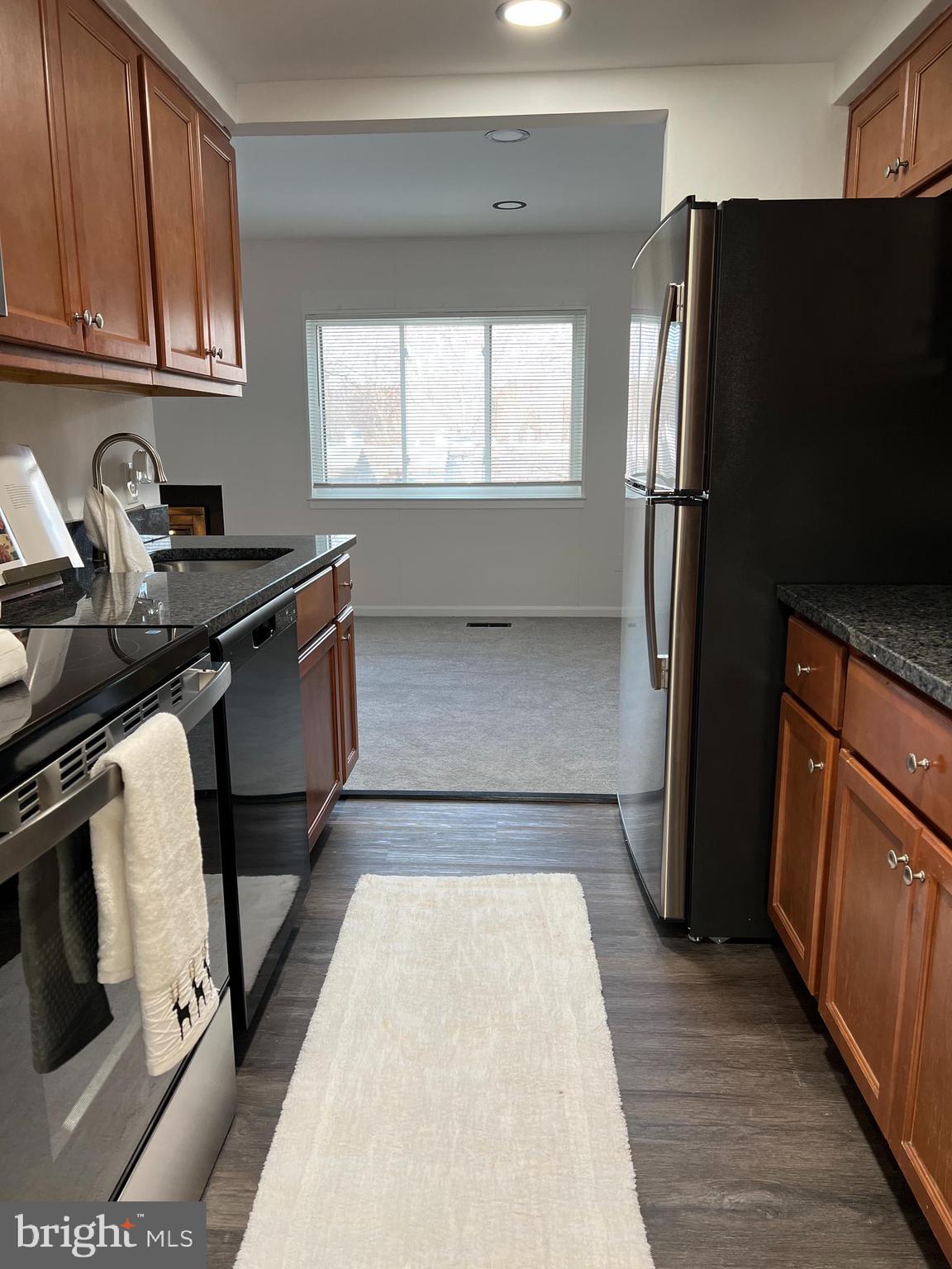 1546 Scandia Circle Reston, VA 20190 - Photo 14 of 24 a kitchen with granite countertop a refrigerator stove and sink