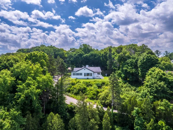 $1,725,000 | 19300 Highland Drive, New Buffalo, MI 49117