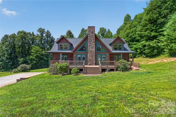 $789,000 | 335 Whites Lake Boulevard, Saluda, NC 28773
