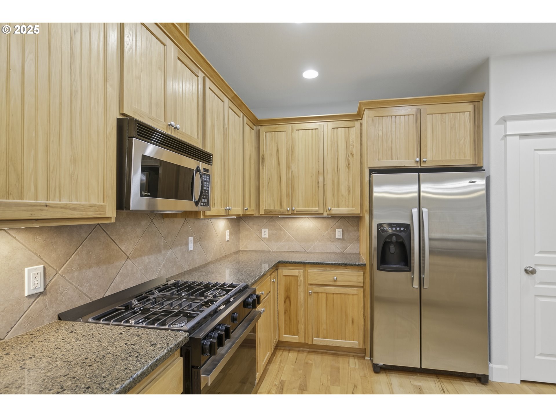 10727 Southwest Nelson Street Tualatin, OR 97062 - Photo 15 of 41 Kitchen