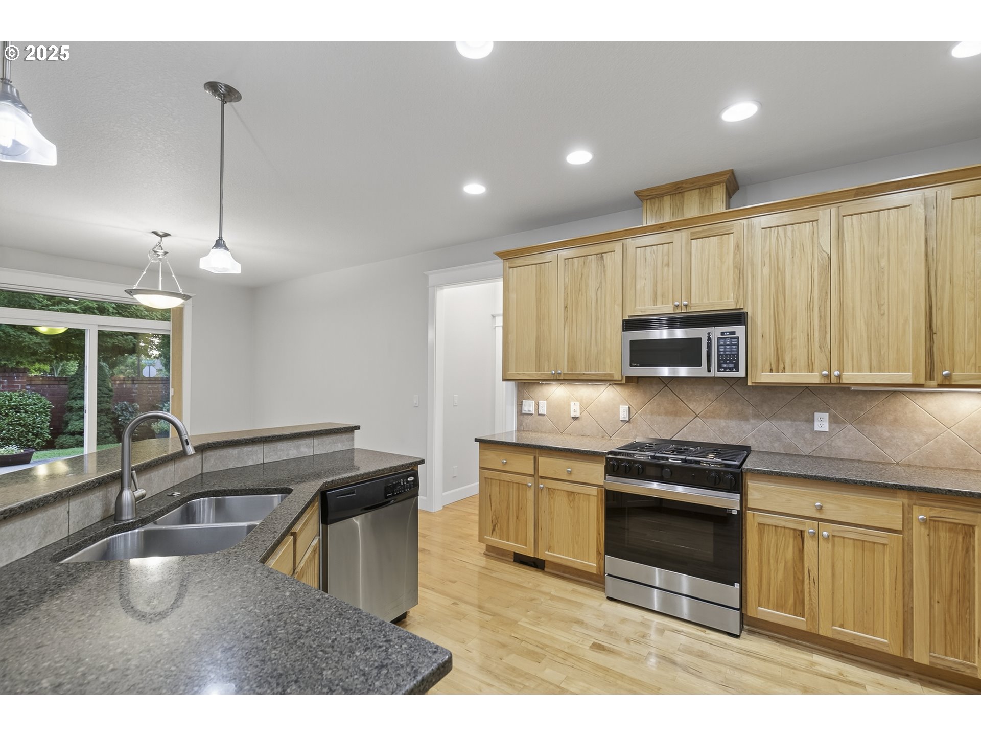 10727 Southwest Nelson Street Tualatin, OR 97062 - Photo 17 of 41 Kitchen